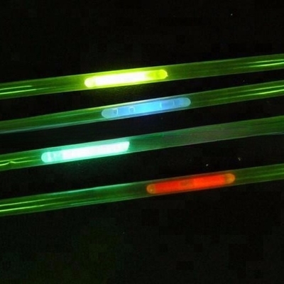 Machen Sie eine Aussage im Nachtclub mit unserem 7*225 Glow in the Dark Trinkhalm