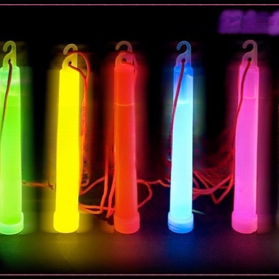 6 Zentimeter leuchtende Stäbchen in mehreren Farben ideal für Partys und Festivaldekorationen